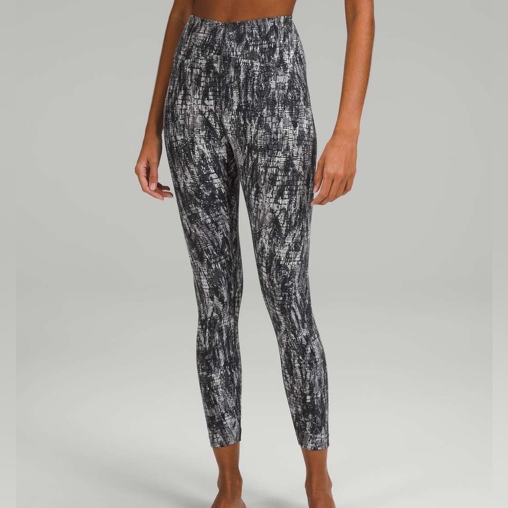 Lululemon InStill High-Rise Tight 26” Lino Slide Alpine White Black size 8
